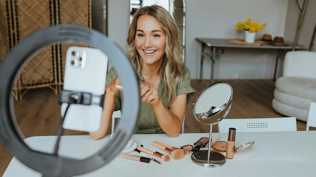 Expense Tracking for Content Creators and Influencers: A Complete Guide