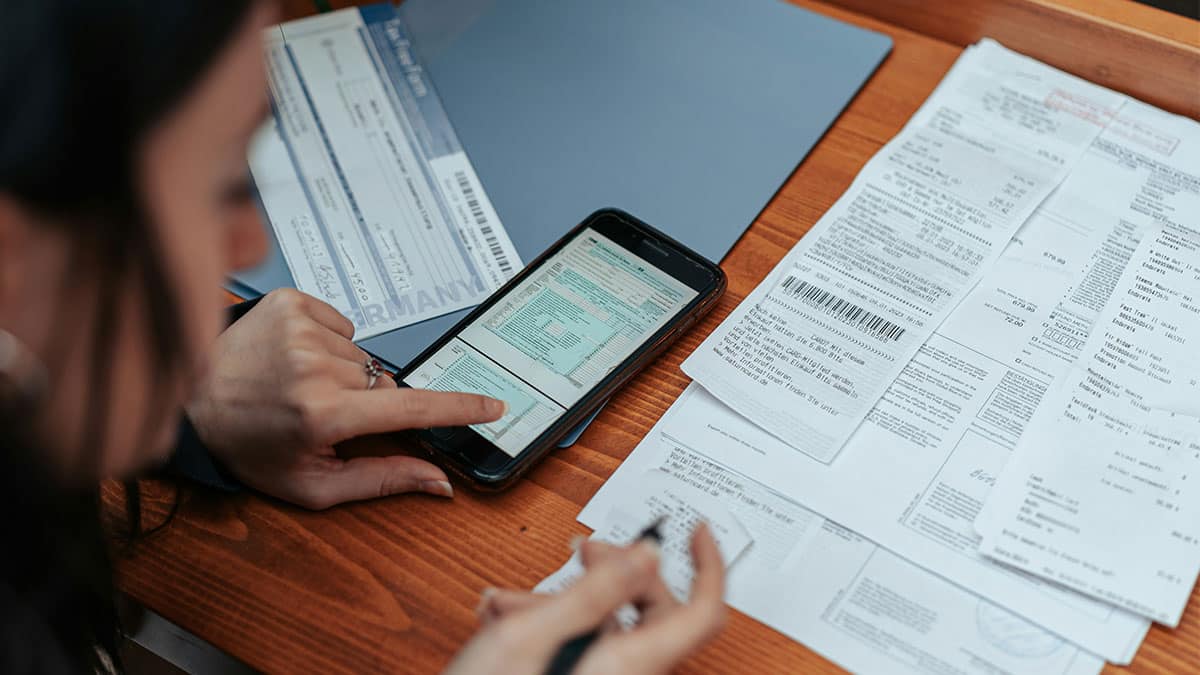How to Organize Receipts and Track Business Expenses for Taxes
